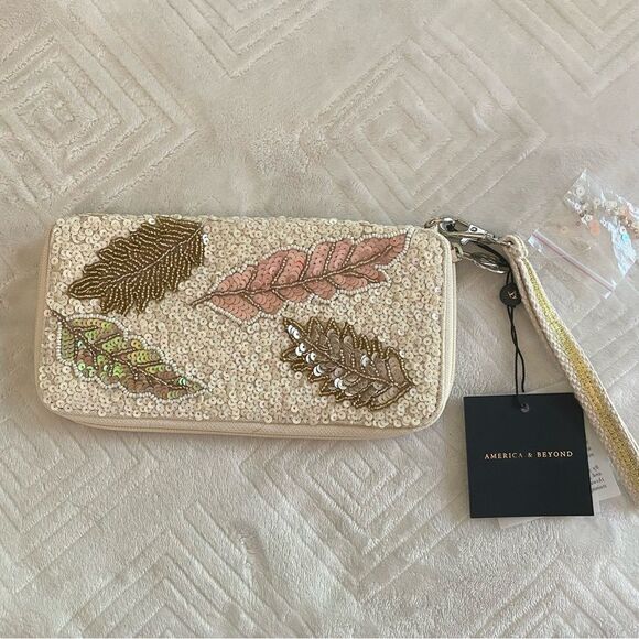 America & Beyond Cream, Tan, Green & Pink Iridescent Sequin Wristlet/Clutch NWT - Picture 1 of 13